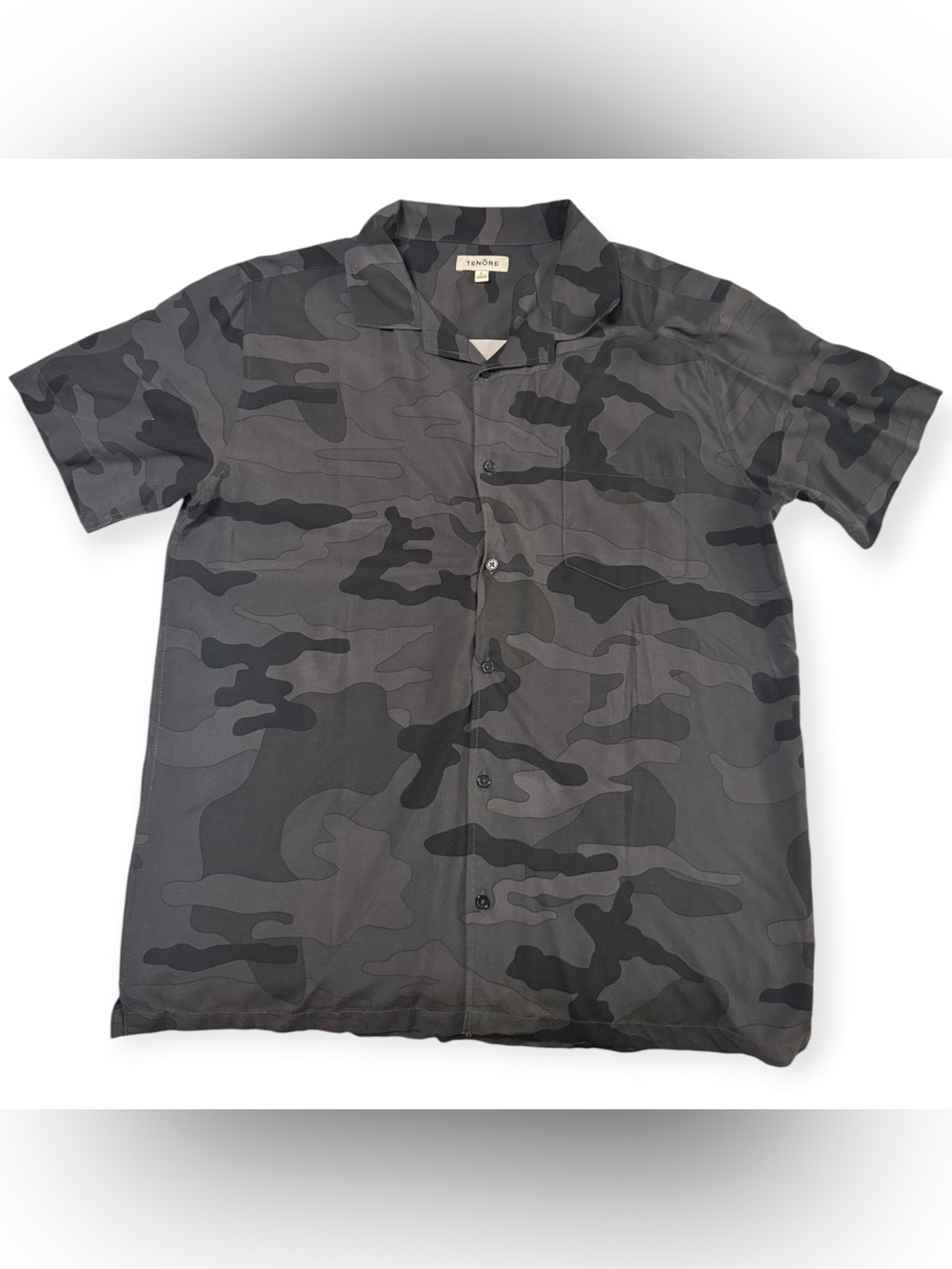 Tenorē Mens Camo Button Up